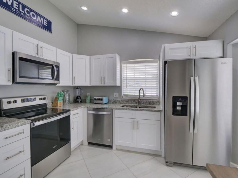 Pool home 5 miles to Disney Great for families House in Four Corners