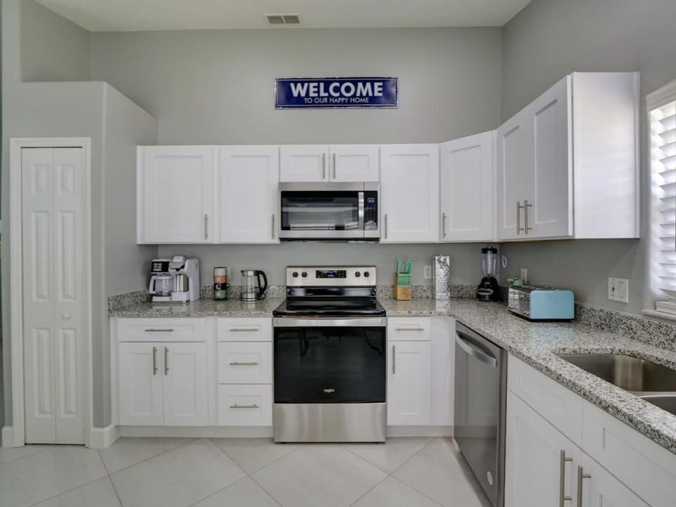Pool home 5 miles to Disney Great for families House in Four Corners