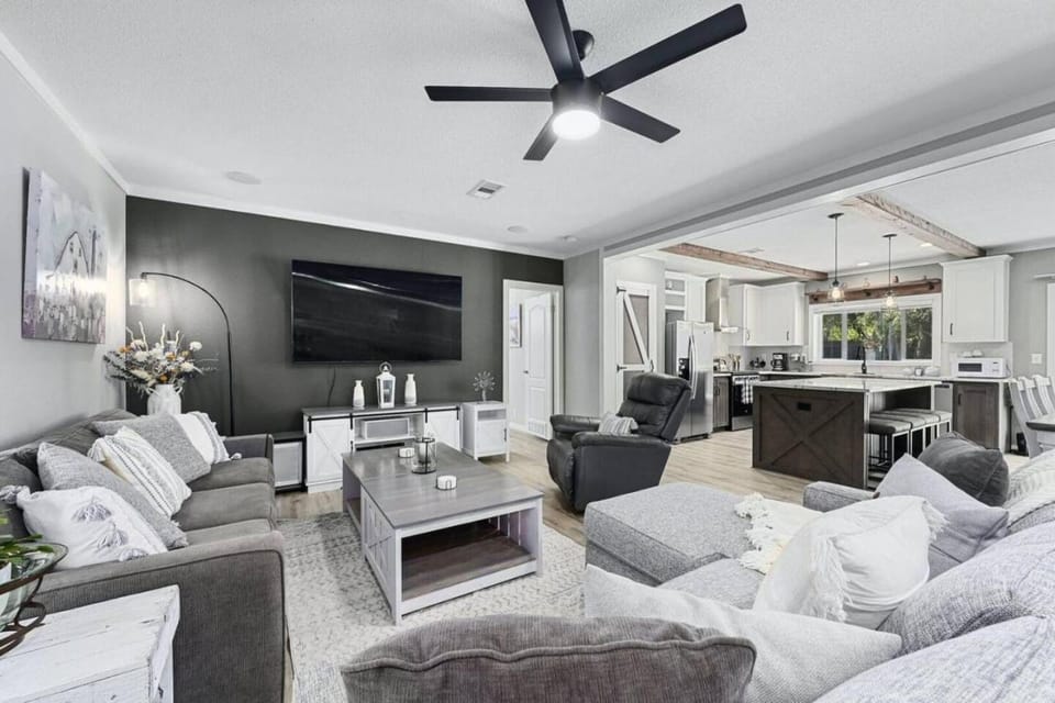 Sterling Serenity House in Lake Austin