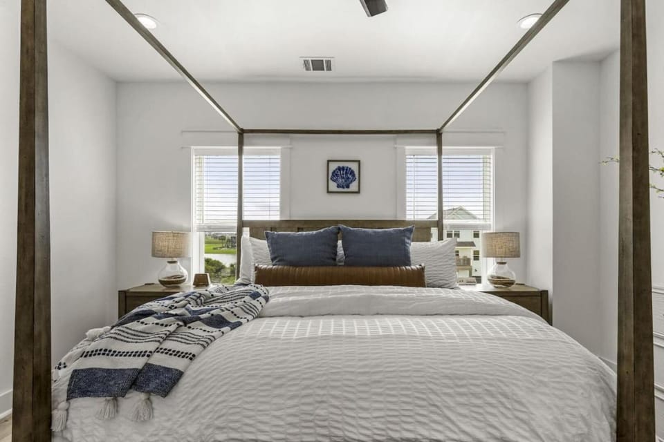 Captains Quarters Close to Beach and Bay House in Hitchcock