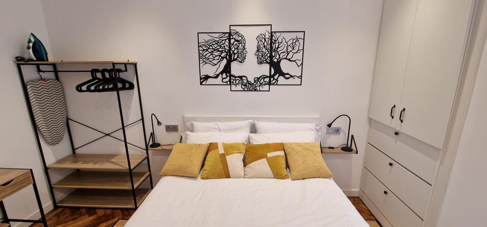 Bed, Photo of the whole room, Bedroom, wardrobe