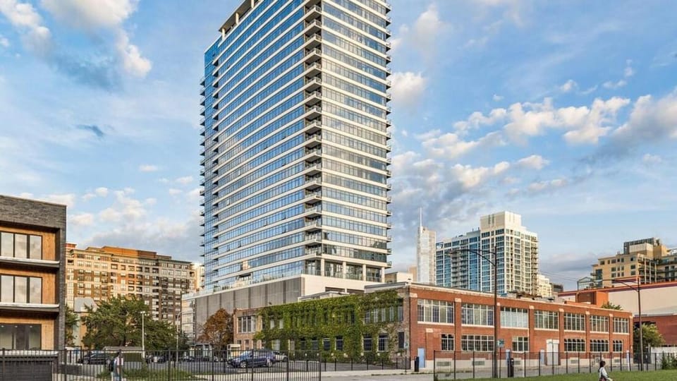 Landing at NEXT - Studio in Near North Side Apartment in Chicago