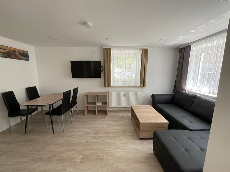 TV and multimedia, Living room, Dining area