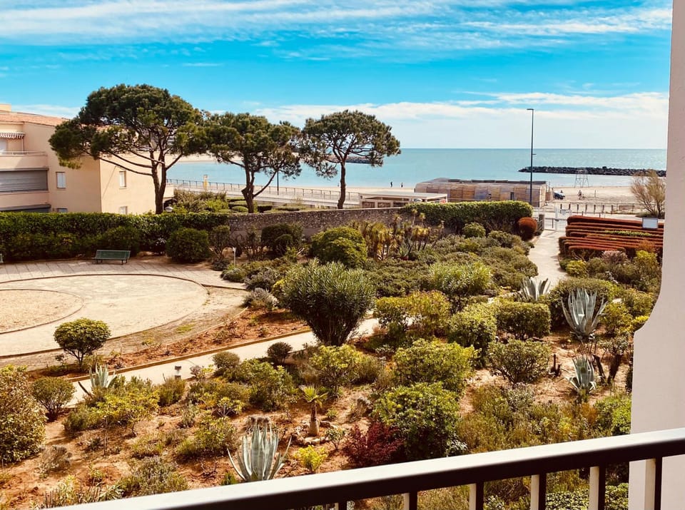 Natural landscape, Garden, View (from property/room), Garden view, Sea view