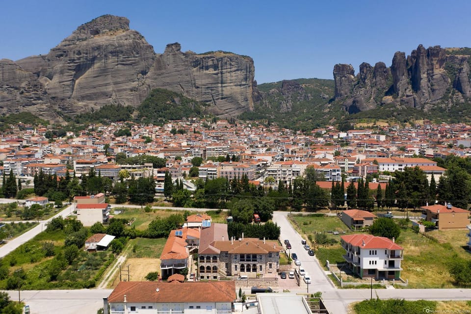 Property building, Neighbourhood, Natural landscape, Location