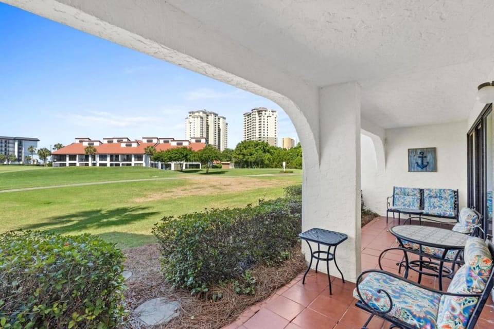 Patio, Day, Seating area