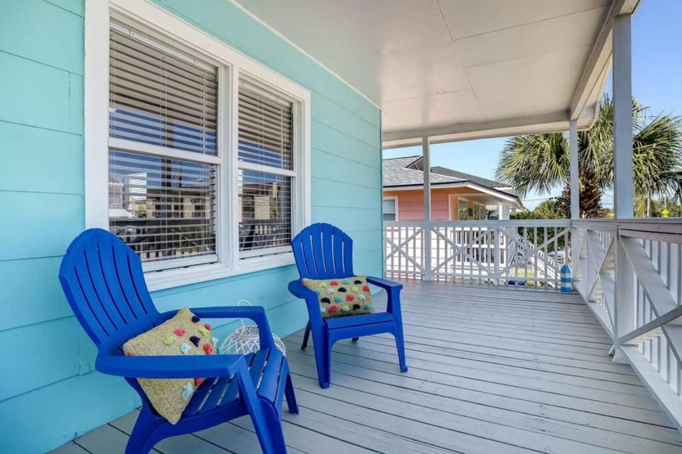 South Beach Cabana Up (Private Front Deck, Pool, Steps from the Beach) House in Fernandina Beach