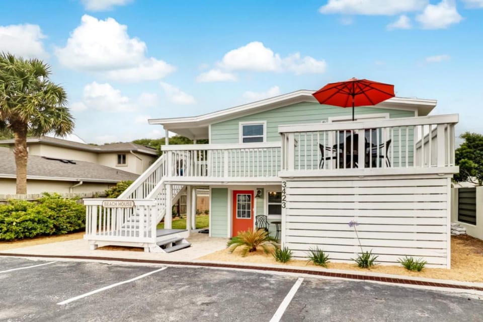 Tropical Beach Bungalow Down - Backyard - Grill - Across Street from Beach House in Fernandina Beach