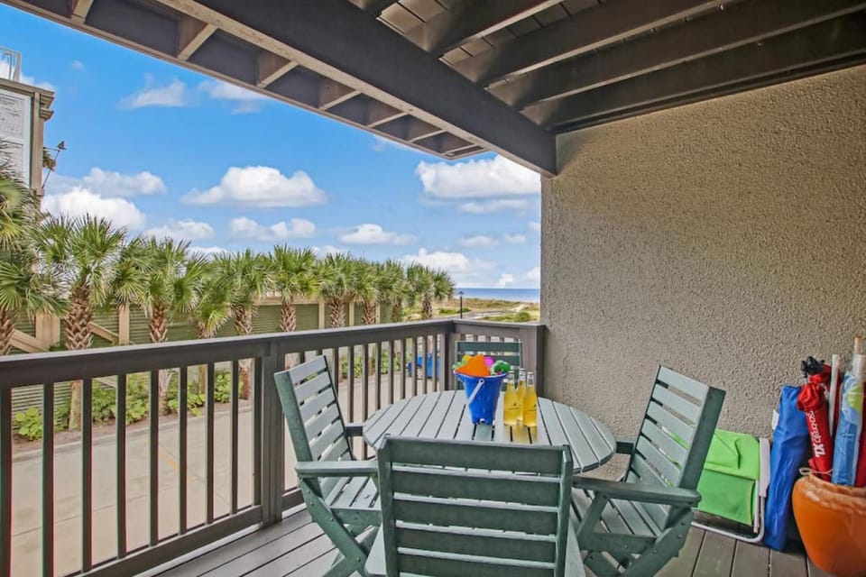 Oceanview Sand Dollar Villas Condo - Balcony - Pool House in Fernandina Beach