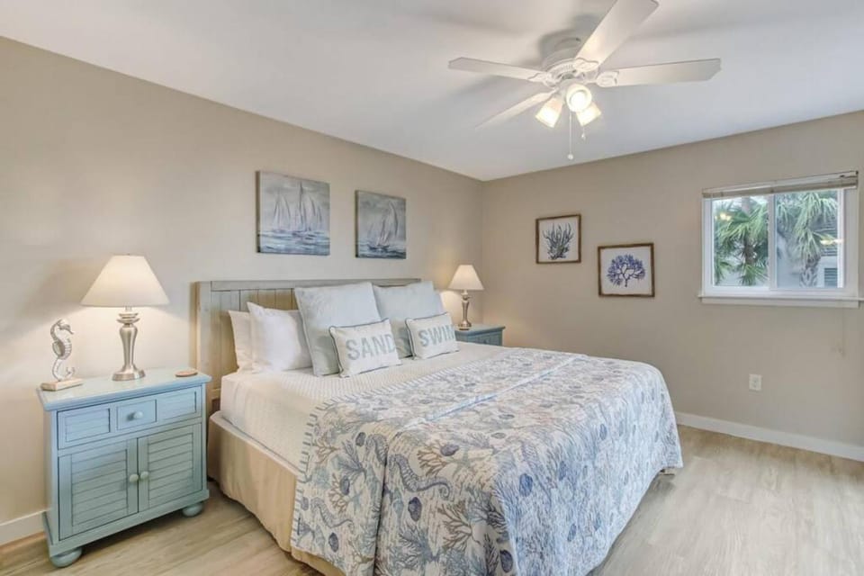Oceanview Sand Dollar Villas Condo - Balcony - Pool House in Fernandina Beach