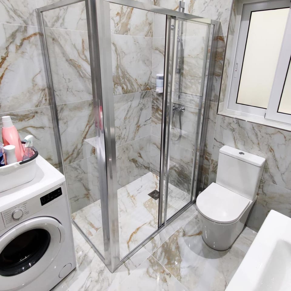 Bathroom, washing machine