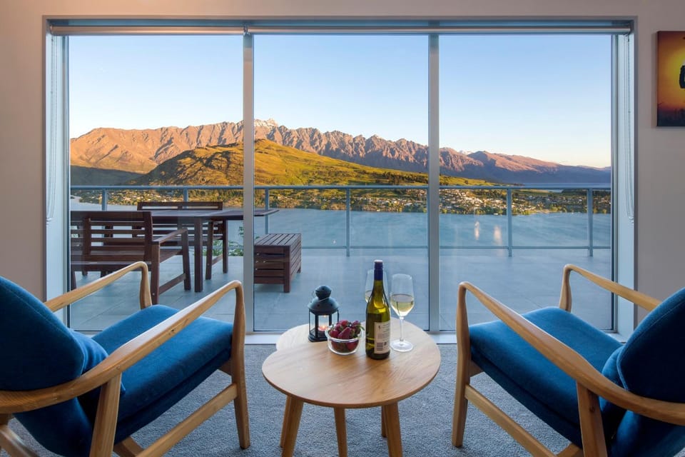 View (from property/room), Lake view, Mountain view
