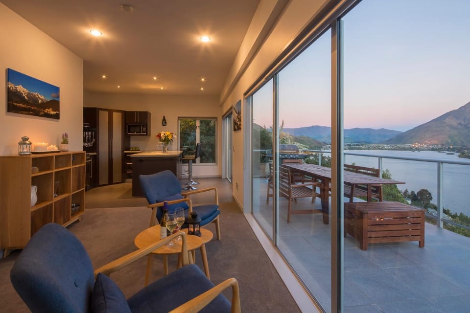 Balcony/Terrace, Lake view, Mountain view