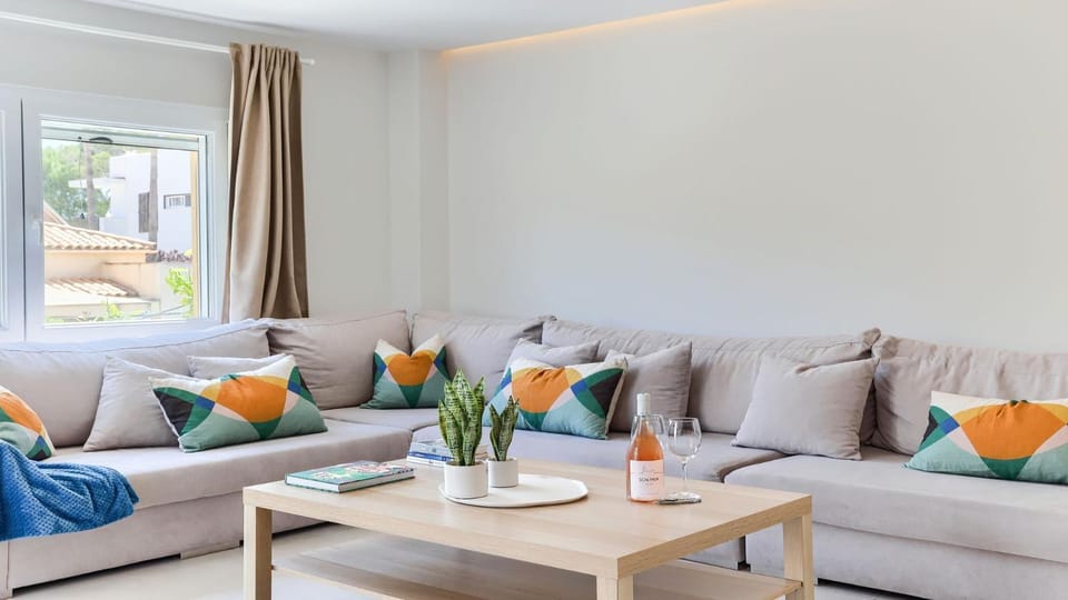 Communal lounge/ TV room, Living room