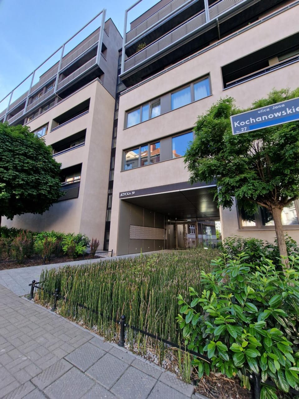 Facade/entrance