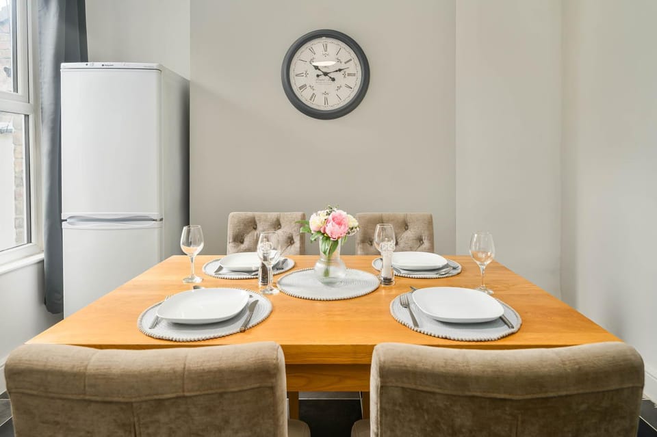 Willow House - 2-Bedroom House In Merseyside! House in Wirral