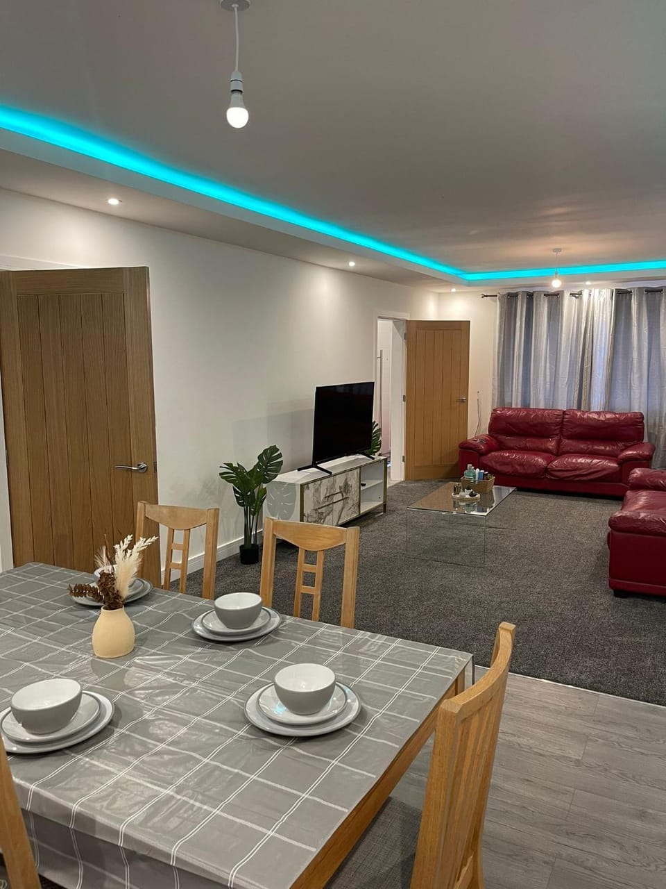 Citrine Suite - Sleeps 8 with Parking House in Stoke-on-Trent