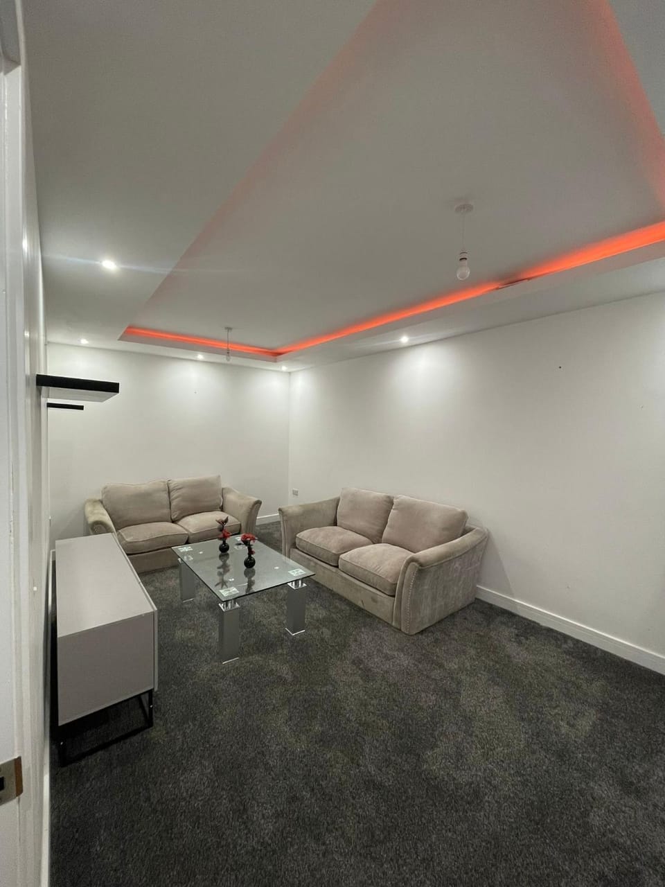 Citrine Suite - Sleeps 8 with Parking House in Stoke-on-Trent