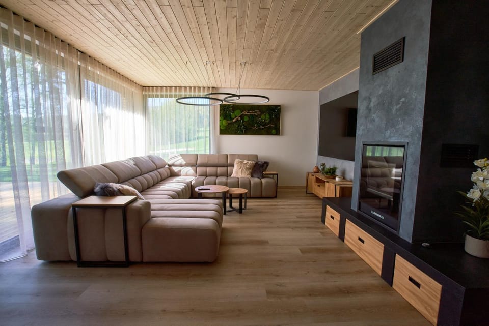 Communal lounge/ TV room