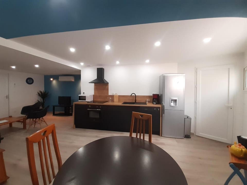 Appartement 50m2 rez de chaussée en plein centre ville garage gratuit Apartment in Occitanie