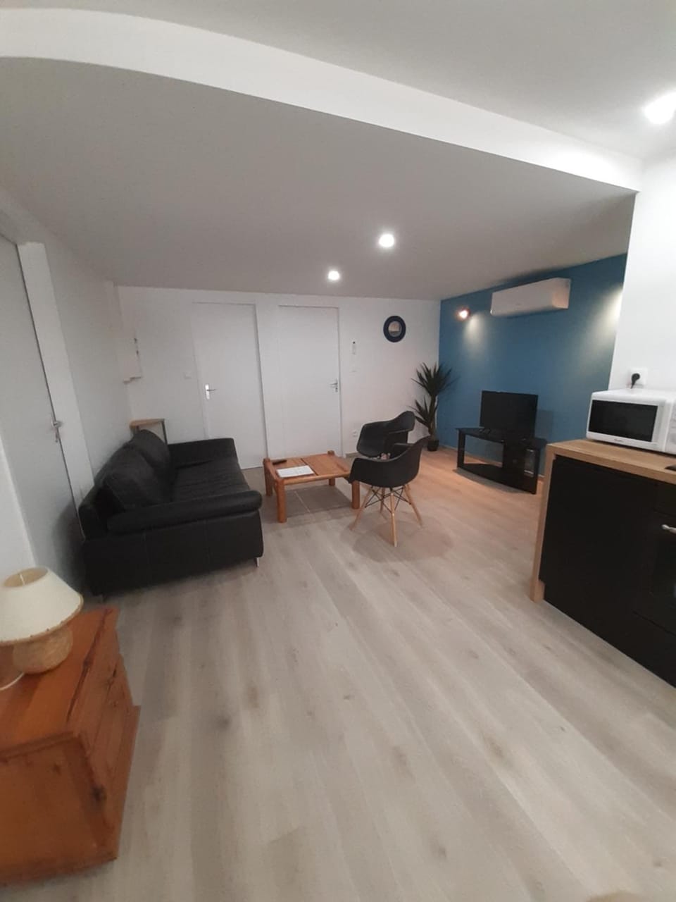 Appartement 50m2 rez de chaussée en plein centre ville garage gratuit Apartment in Occitanie