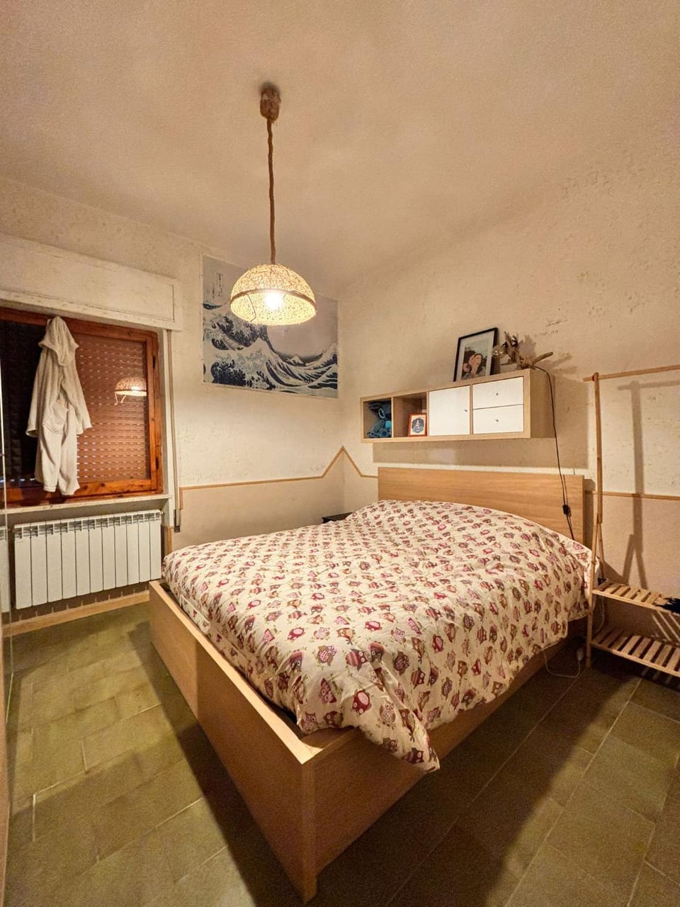 Photo of the whole room, Bedroom
