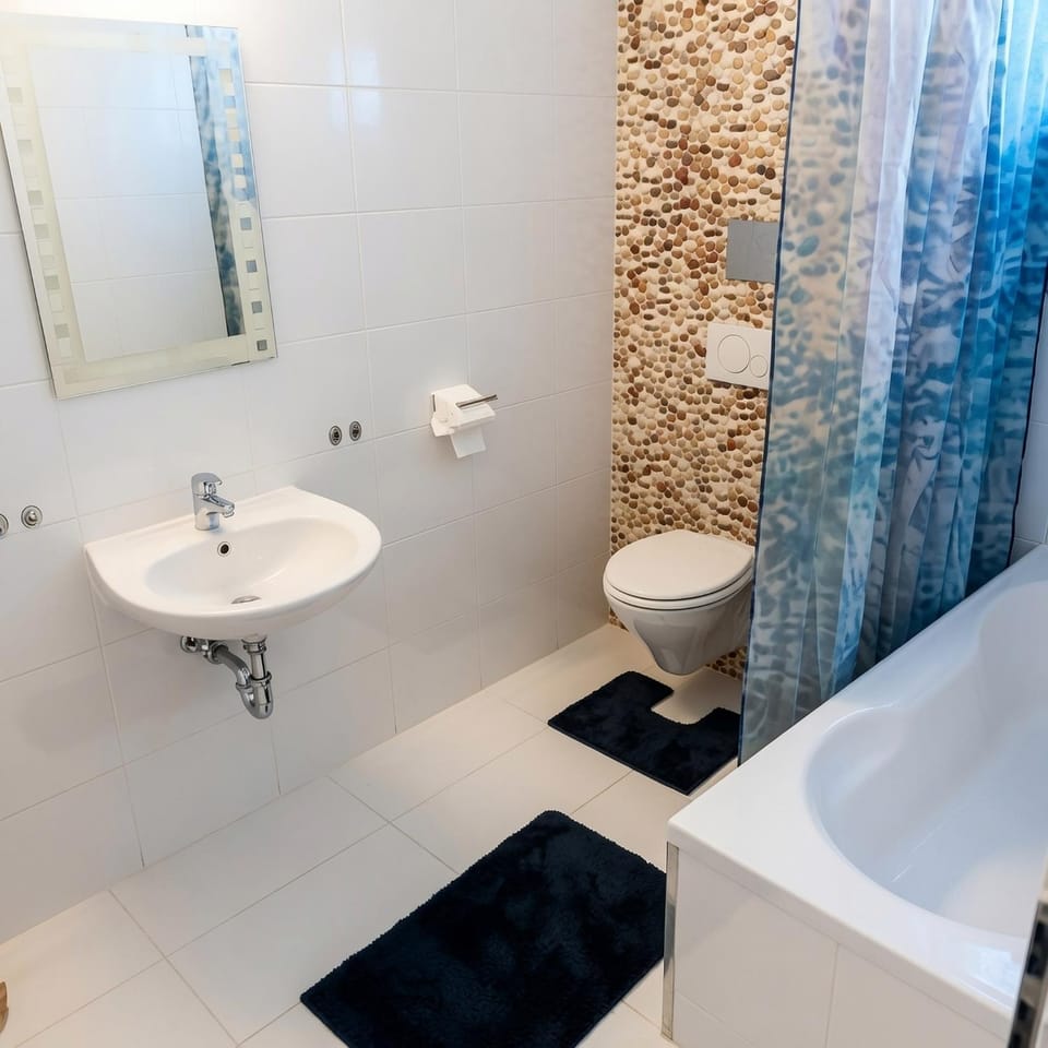 Shower, Toilet, Animals, Pets, pet friendly, pet friendly, towels