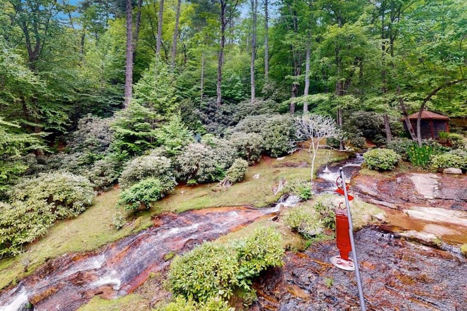 Misty Falls Hideaway House in Tennessee