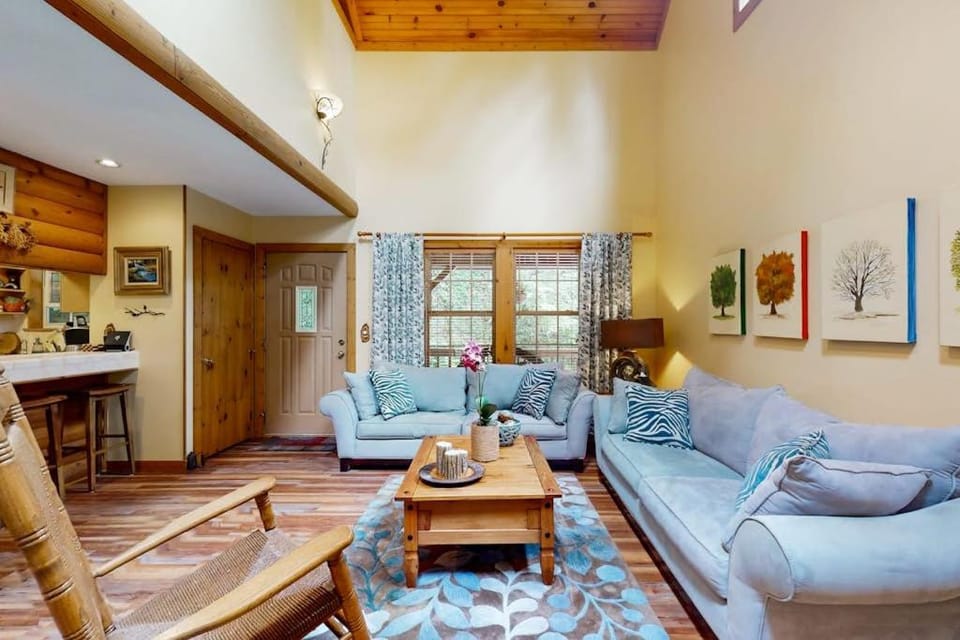 Misty Falls Hideaway House in Tennessee