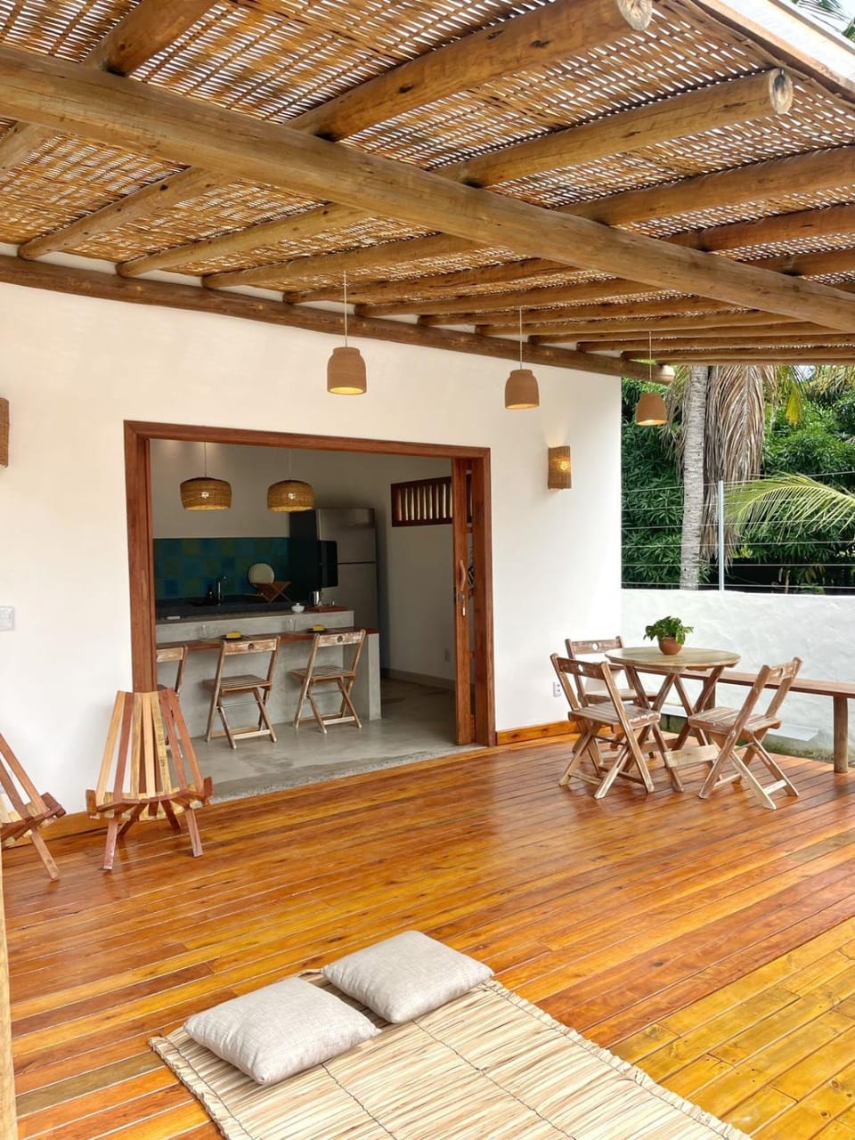 Patio, Day, Dining area