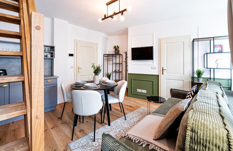 Kitchen or kitchenette, Living room, Seating area, Dining area