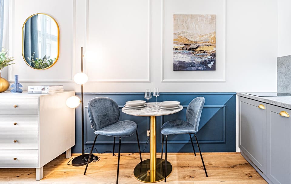 Kitchen or kitchenette, Seating area, Dining area