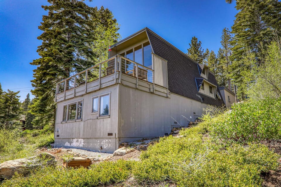 4BD with Lake Views Near Beach and Slopes House in Tahoe City