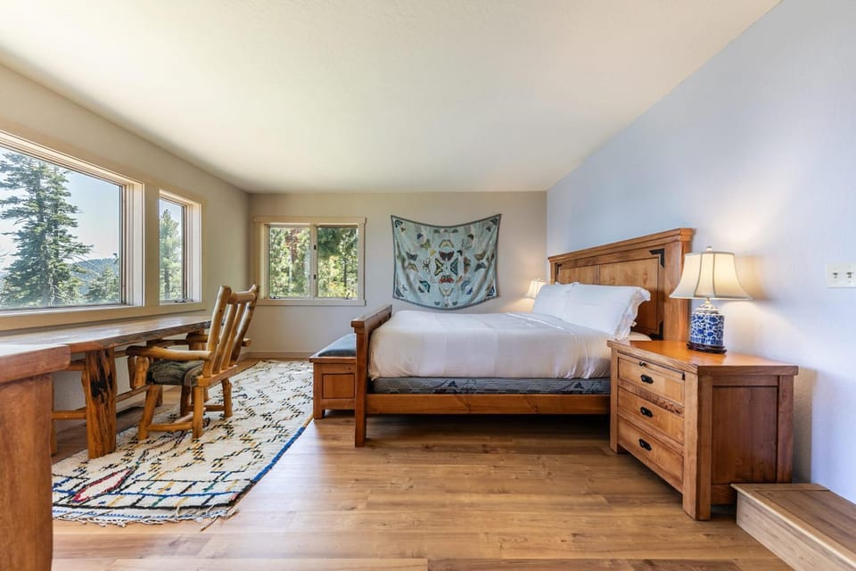 4BD with Lake Views Near Beach and Slopes House in Tahoe City