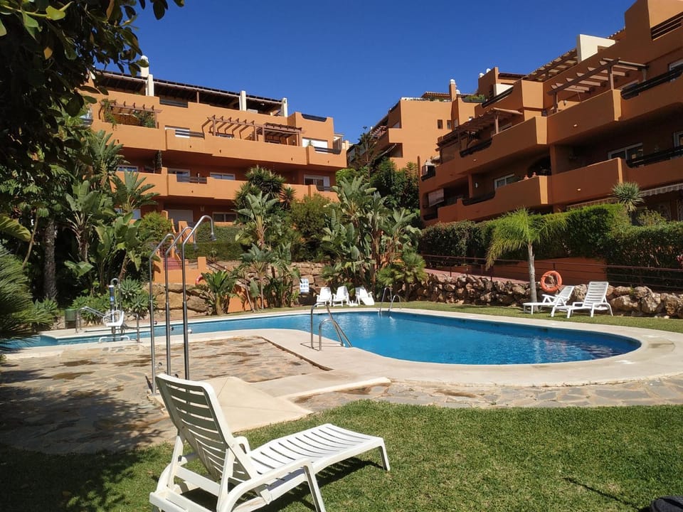 Property building, Day, Garden, Garden, Garden view, Pool view, Swimming pool, sunbed