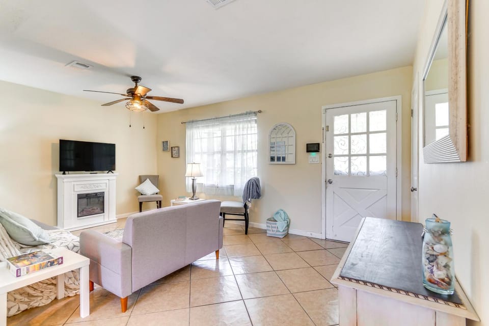Pace Family Home: 1 Mi to Beach & Park! House in Alabama