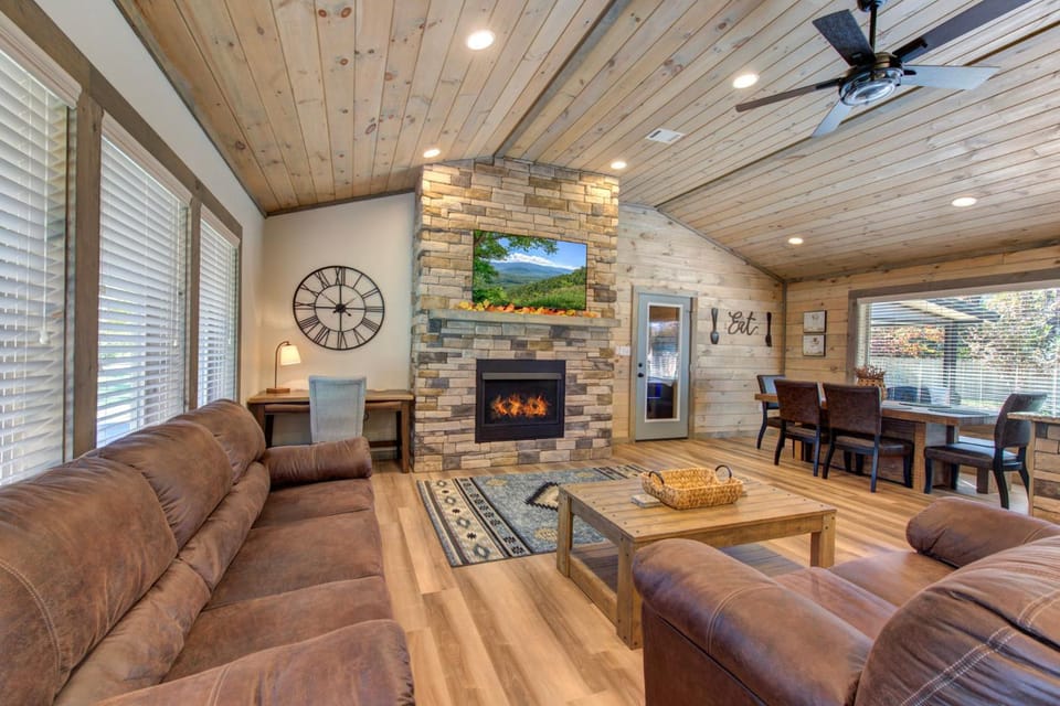 Destination Dolly By Stony Brook Cabins Cabin in Pigeon Forge