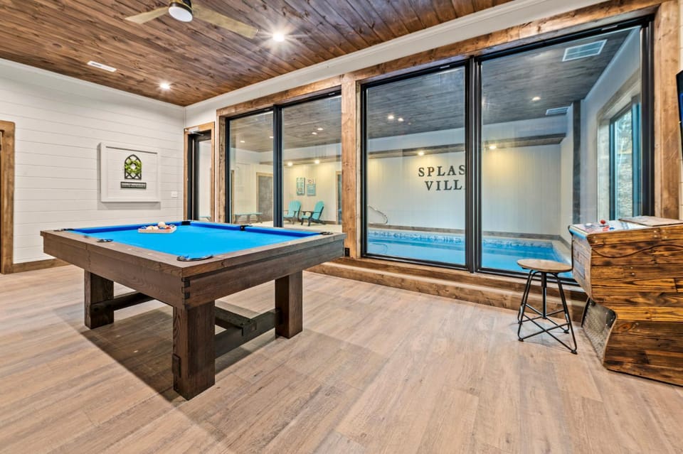 Splash Villa By Stony Brook Cabins Cabin in Pigeon Forge