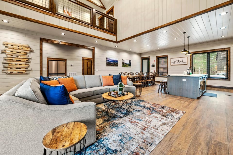 Splash Villa By Stony Brook Cabins Cabin in Pigeon Forge