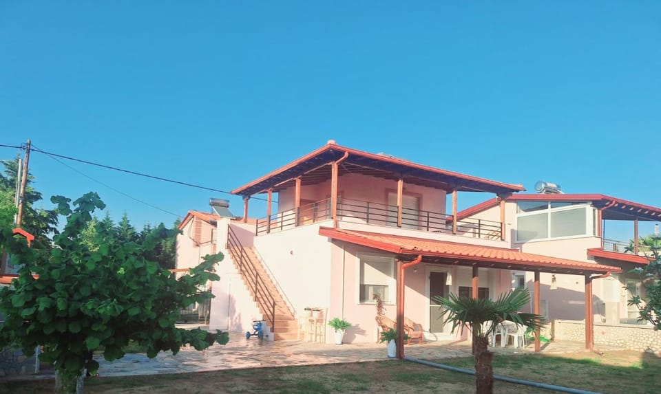 Property building, Day, Garden