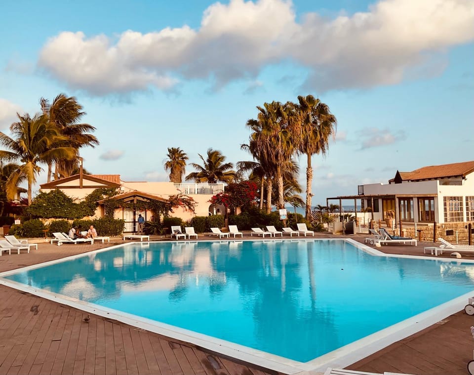 Swimming pool, sunbed, acessibility