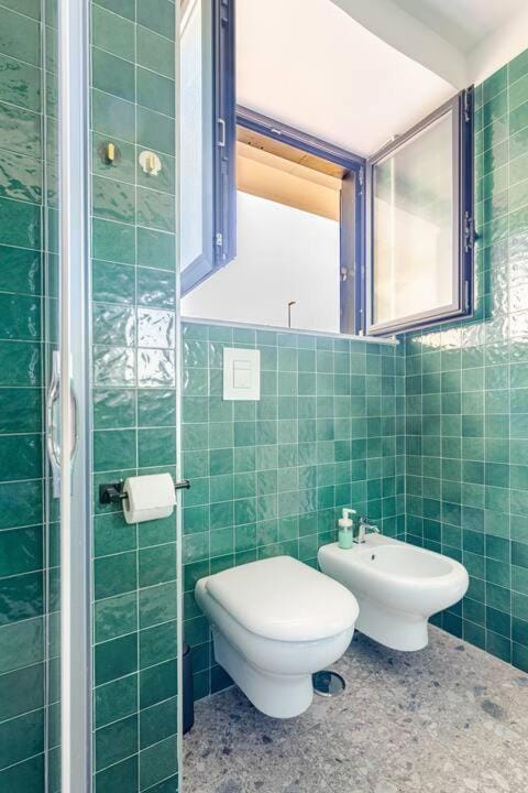 Bathroom, bidet