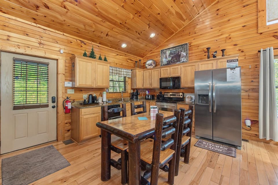 Day, Kitchen or kitchenette, Dining area, furniture, microwave, kitchen