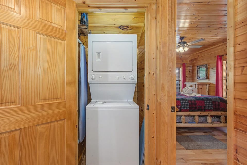 Bedroom, laundry, washing machine, dryer