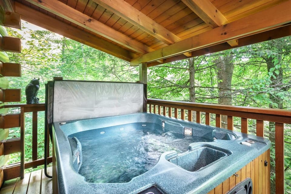Bear Essentials By Stony Brook Cabins Cabin in Gatlinburg