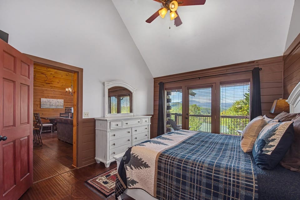 Bed, View (from property/room), Balcony/Terrace, Bedroom, Mountain view, furniture, wardrobe