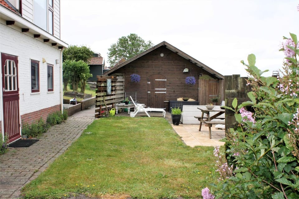 Logies Pipegaal Nature lodge in Friesland, Netherlands