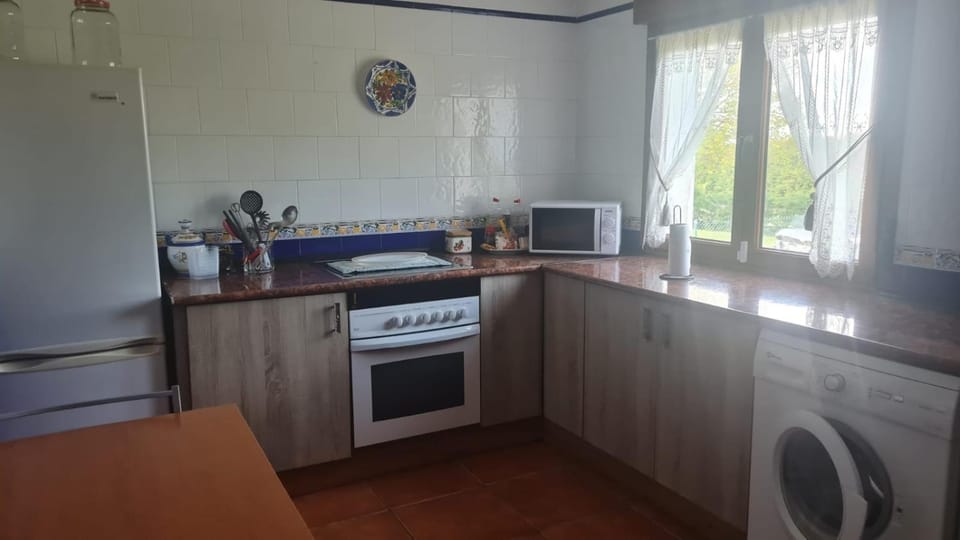 Coffee/tea facilities, Kitchen or kitchenette, dishwasher, oven, pet friendly, stove, washing machine