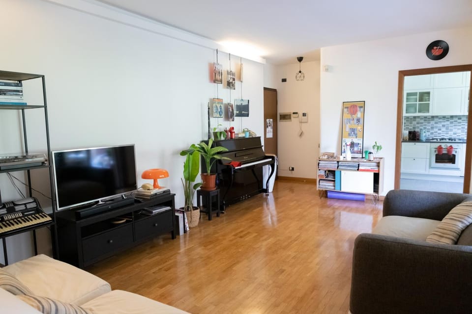 Communal lounge/ TV room, TV and multimedia, Living room, Evening entertainment, air conditioner