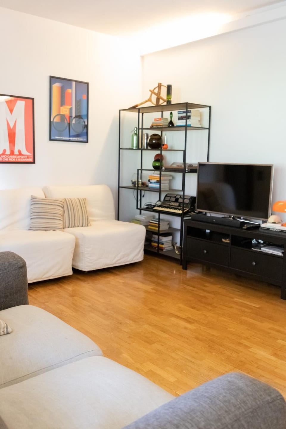 Communal lounge/ TV room, TV and multimedia, Living room, Seating area, Evening entertainment